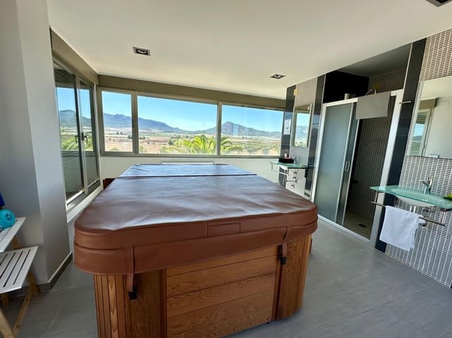 5 bedroom Villa for sale in Yecla with pool garage - € 498,000 (Ref: 8981691)