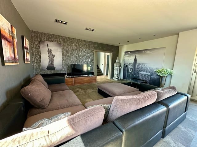 5 soverom Villa til salgs i Yecla med svømmebasseng garasje - € 499 000 (Ref: 8981691)