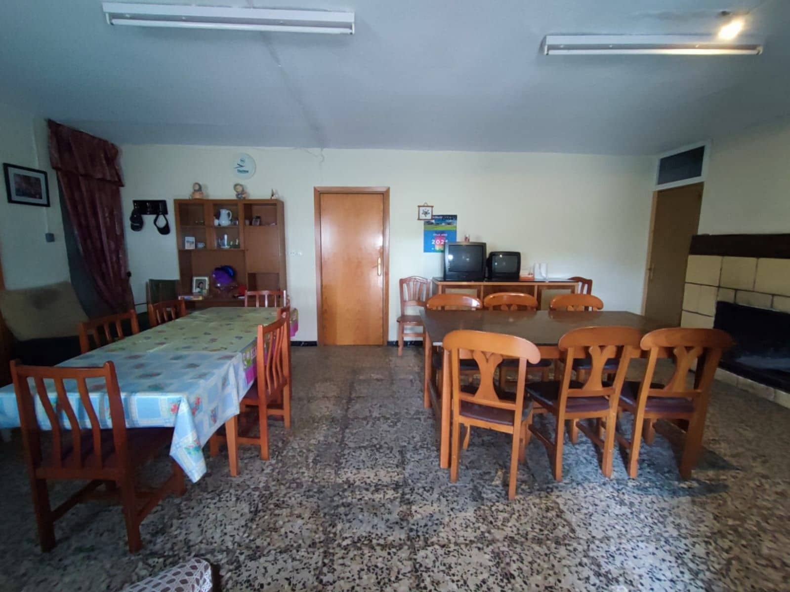 4 bedroom Finca/Country House for sale in Yecla with garage - € 120,000 (Ref: 8996388)
