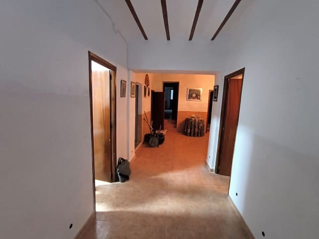 7 bedroom Townhouse for sale in Raspay, Yecla with garage - € 99,990 (Ref: 9008404)