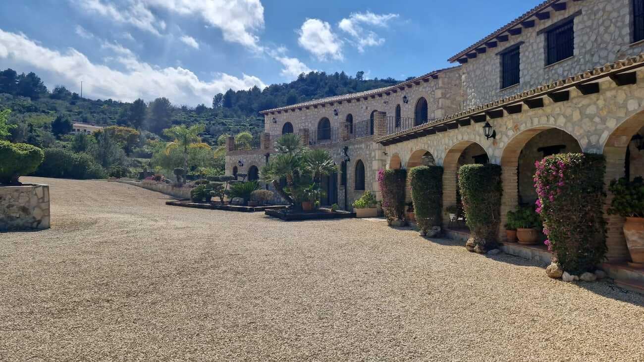 14 soveværelse Erhverv til salg i Lliber med swimmingpool - € 4.250.000 (Ref: 9040462)