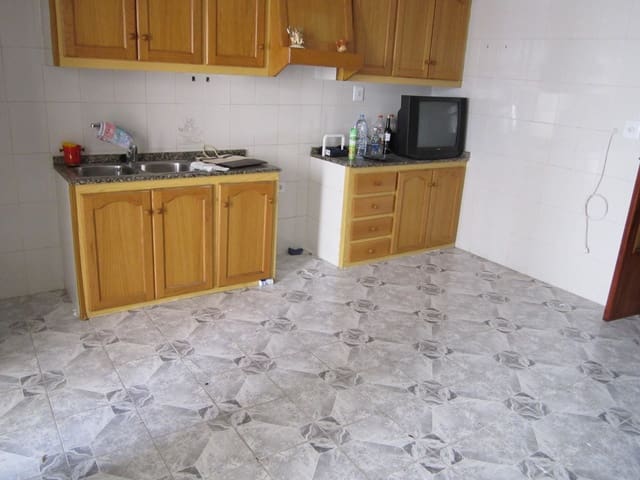 4 bedroom Townhouse for sale in Yecla with garage - € 99,900 (Ref: 9046505)