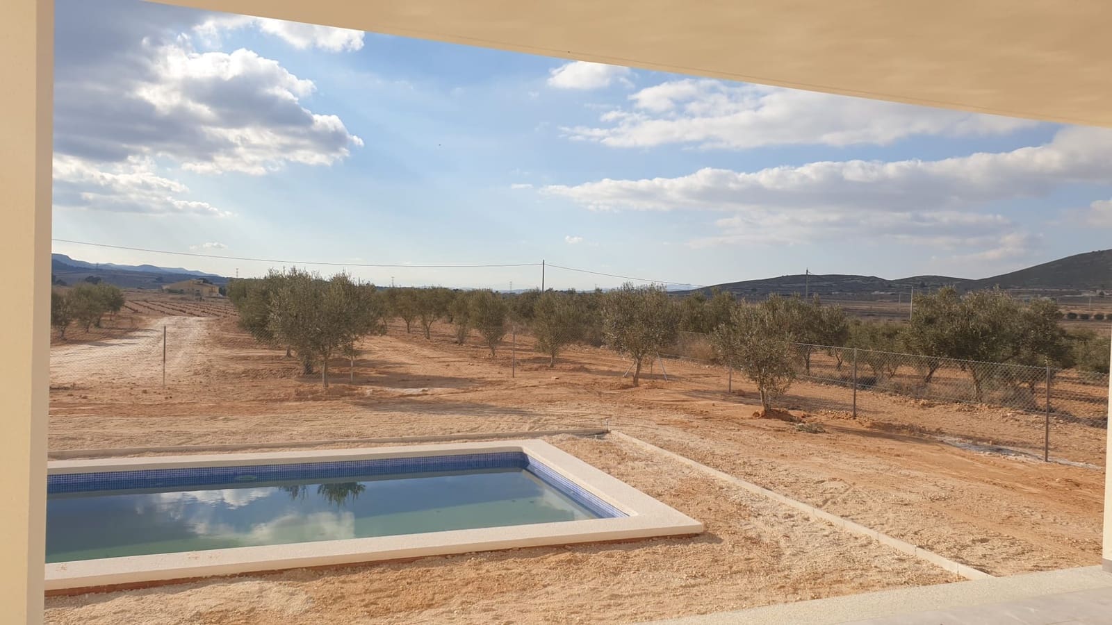 3 soveværelse Villa til salg i Pinoso med swimmingpool - € 309.995 (Ref: 9069195)