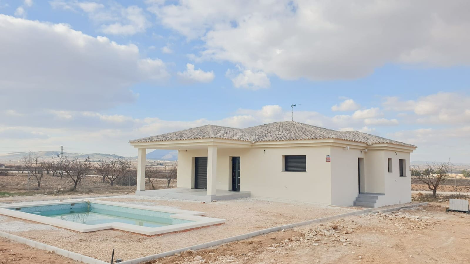 3 soveværelse Villa til salg i Pinoso med swimmingpool - € 309.995 (Ref: 9069195)