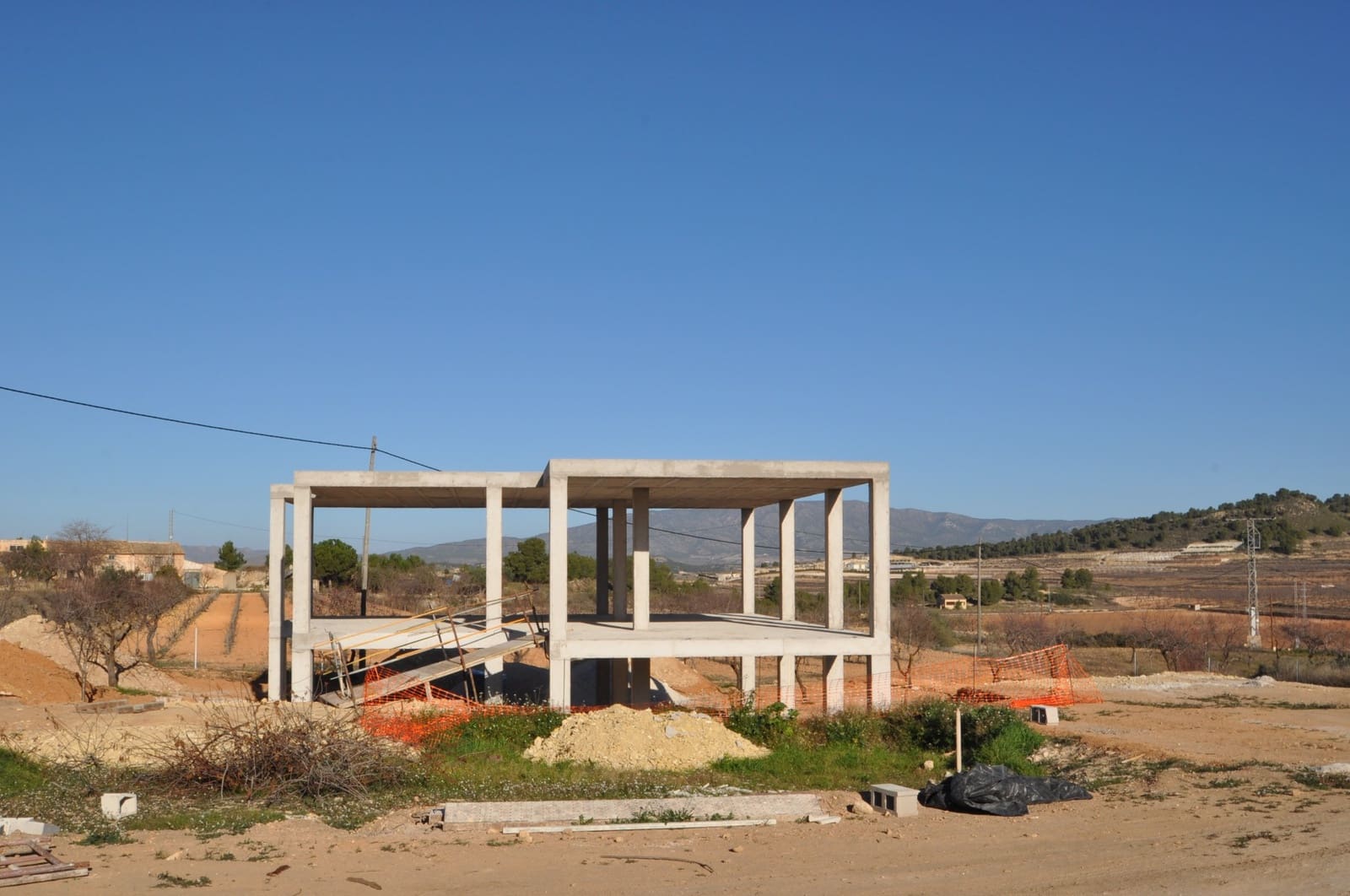 3 soveværelse Villa til salg i Pinoso med swimmingpool - € 309.995 (Ref: 9069195)