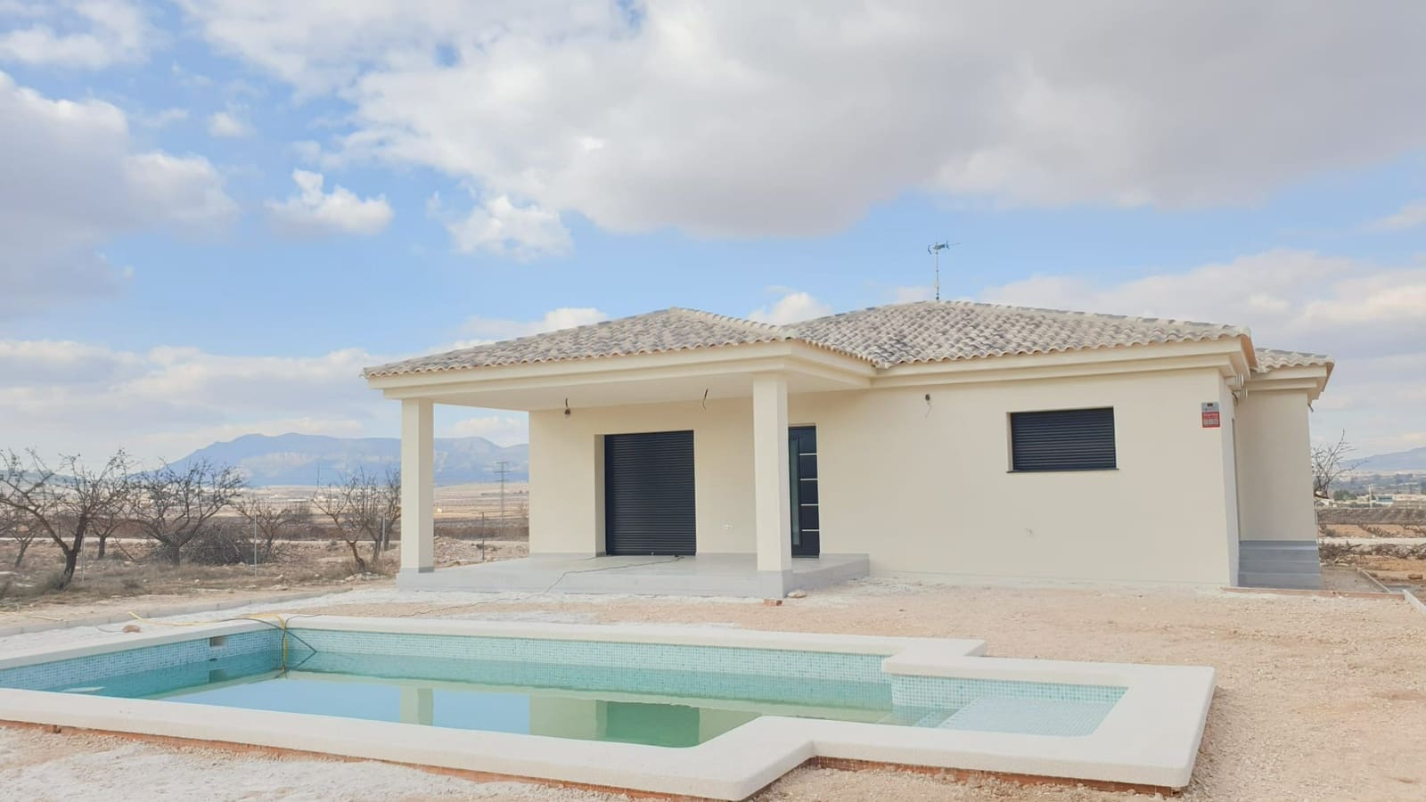 3 soveværelse Villa til salg i Pinoso med swimmingpool - € 309.995 (Ref: 9069195)