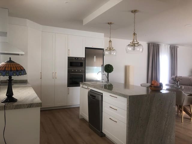 Chalet de 3 habitaciones en Pinoso en venta con piscina - 260.000 € (Ref: 9072560)