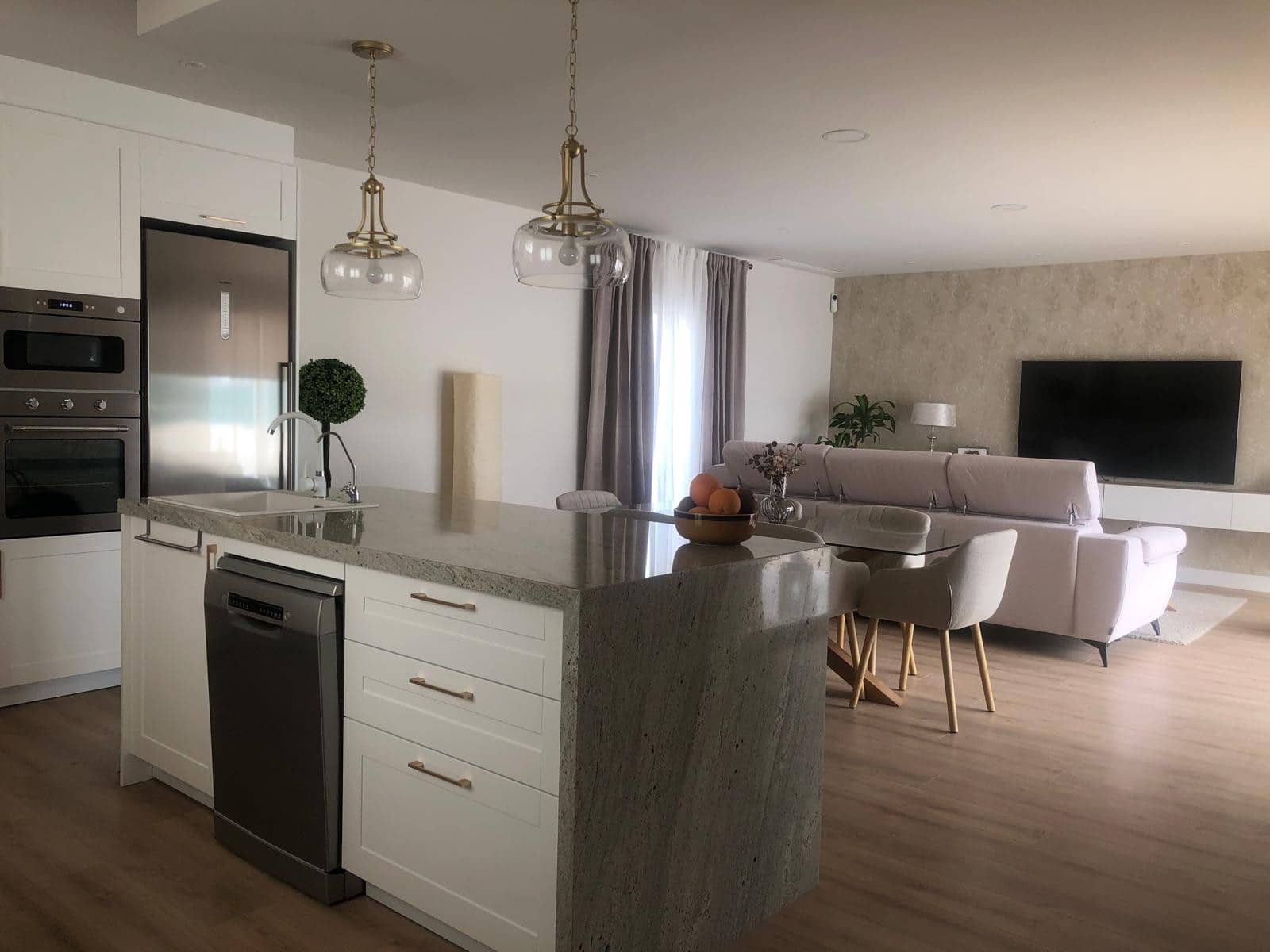 3 soveværelse Villa til salg i Pinoso med swimmingpool - € 260.000 (Ref: 9072560)