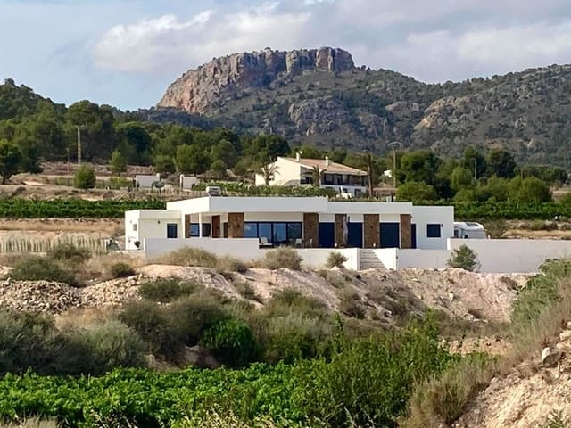 3 bedroom Villa for sale in Pinoso with pool - € 360,000 (Ref: 9072710)