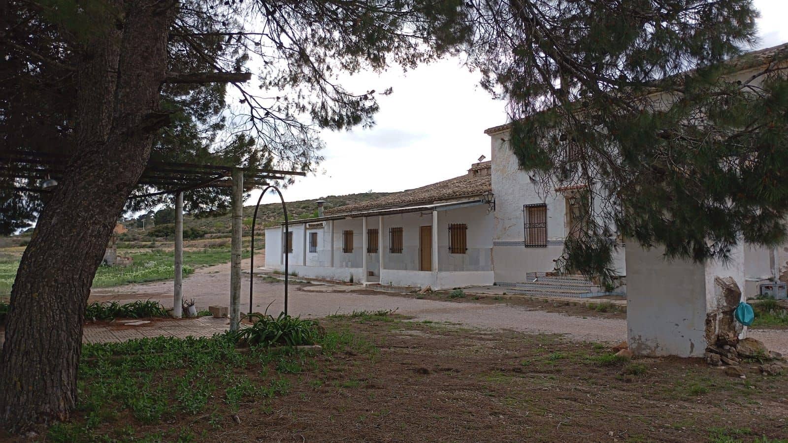 10 bedroom Finca/Country House for sale in Yecla with garage - € 199,000 (Ref: 9075644)