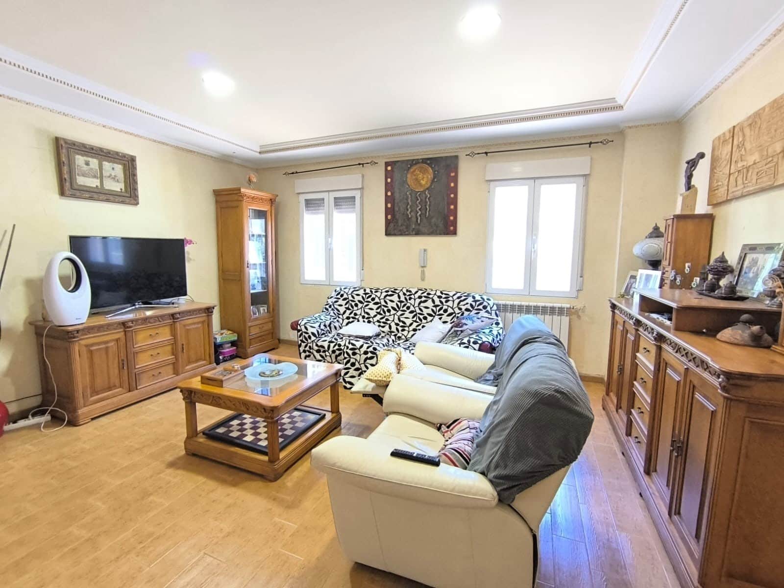 6 sypialnia Willa na sprzedaż w Yecla z basenem - 399 000 € (Ref: 9126192)