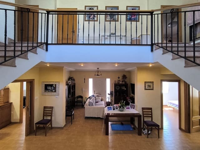 6 makuuhuone Huvila myytävänä paikassa Yecla mukana uima-altaan - 399 000 € (Ref: 9126192)