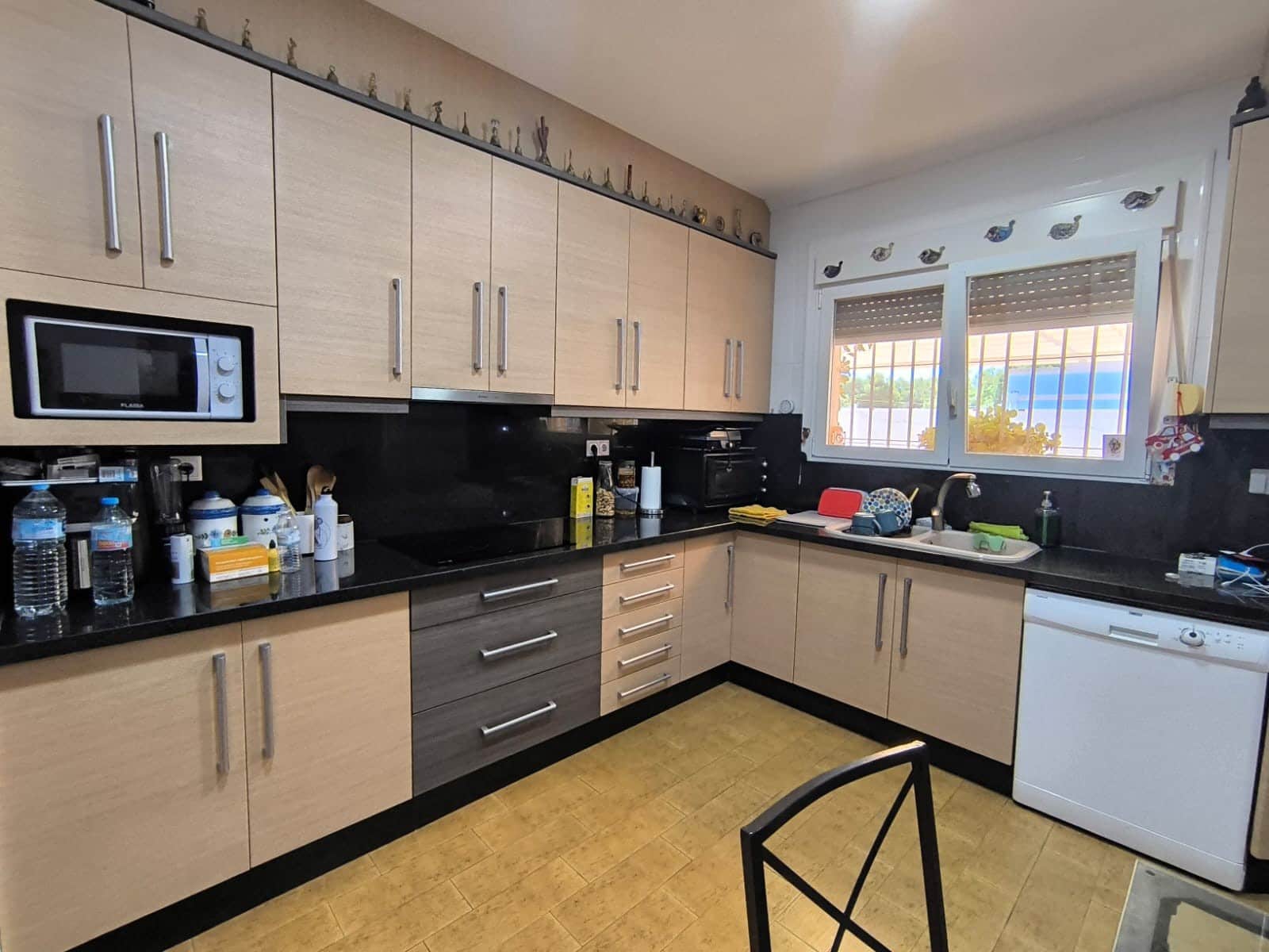 6 sypialnia Willa na sprzedaż w Yecla z basenem - 399 000 € (Ref: 9126192)