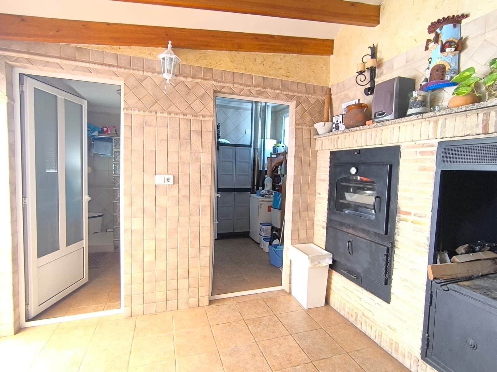 6 bedroom Villa for sale in Yecla with pool garage - € 409,000 (Ref: 9126192)