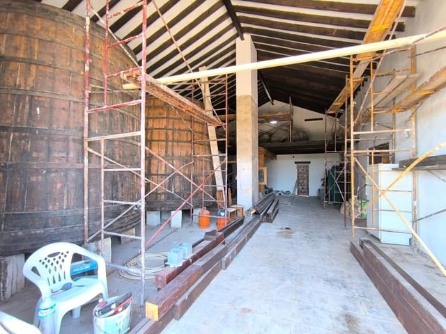 6 bedroom Finca/Country House for sale in Villena with garage - € 599,995 (Ref: 9129213)