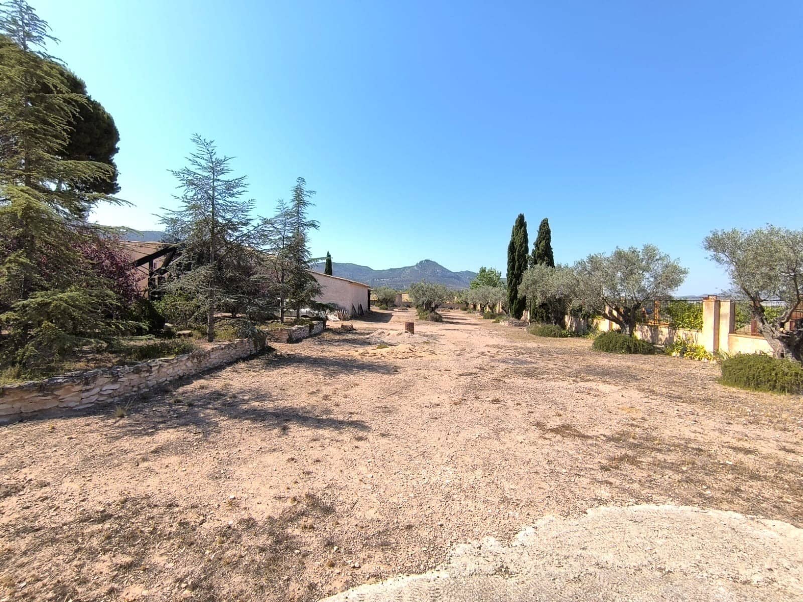 6 bedroom Finca/Country House for sale in Villena with garage - € 599,995 (Ref: 9129213)