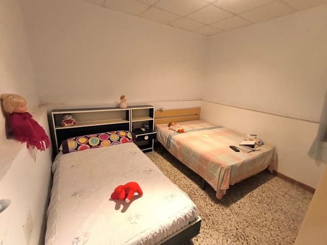 3 bedroom Townhouse for sale in Raspay, Yecla with garage - € 54,900 (Ref: 9131819)