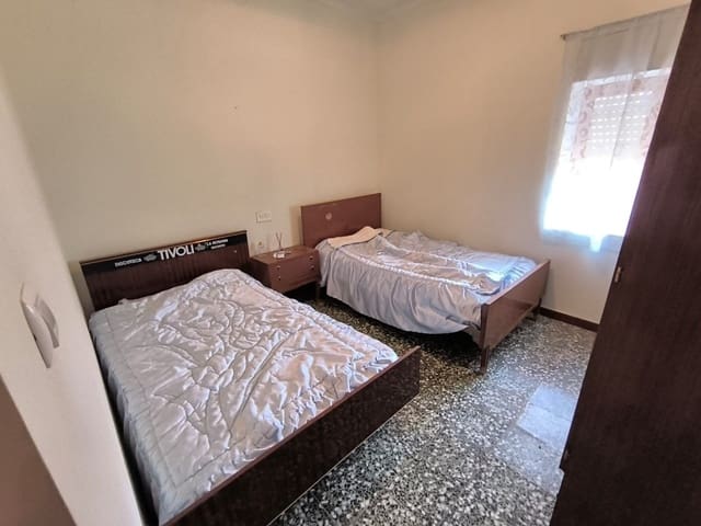 3 bedroom Townhouse for sale in Raspay, Yecla with garage - € 54,900 (Ref: 9131819)