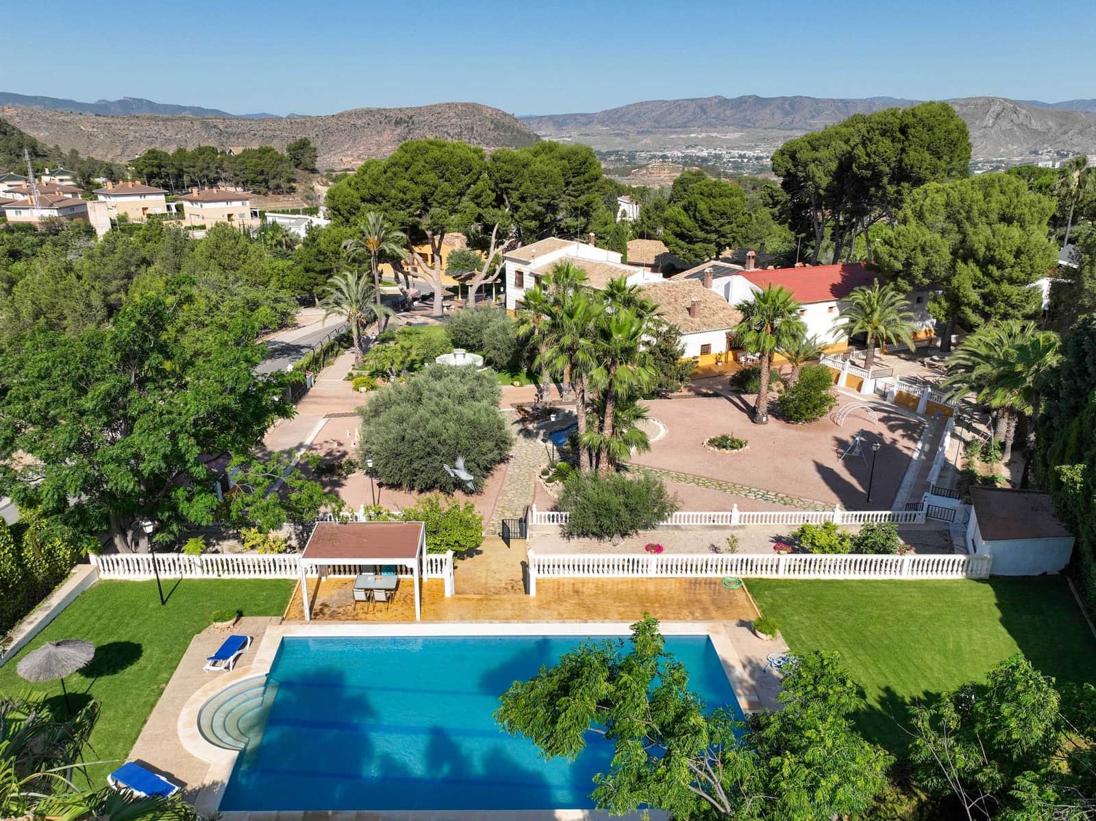 6 soveværelse Villa til salg i Elda - € 1.099.000 (Ref: 9143966)