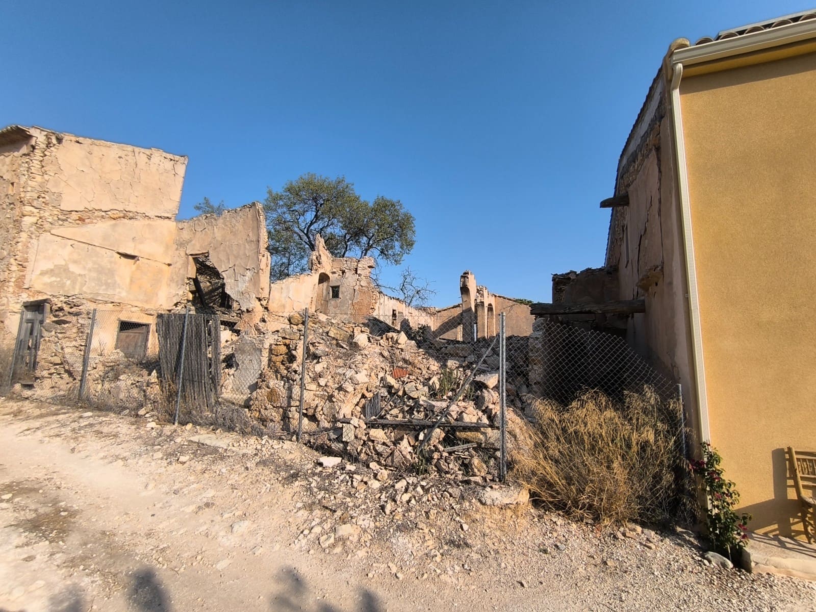 Finca/Country House for sale in Casas del Senor - € 65,000 (Ref: 9175657)