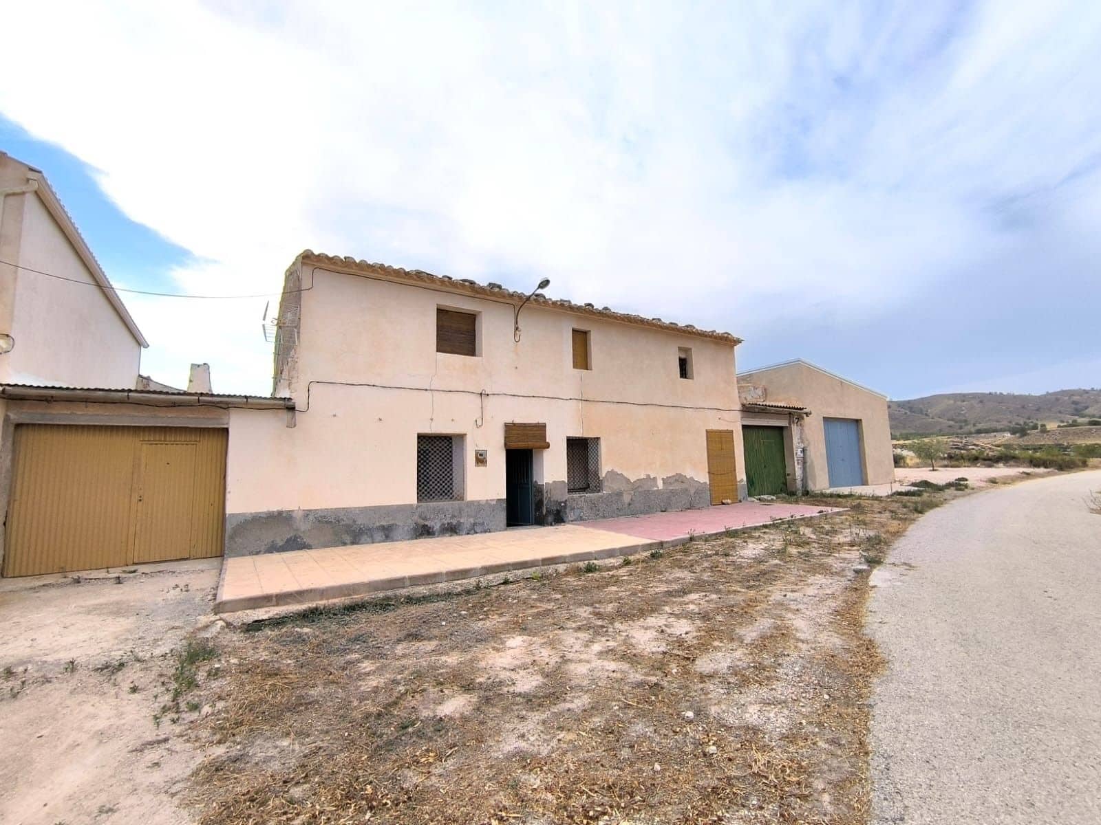 6 bedroom Finca/Country House for sale in Jumilla with garage - € 254,900 (Ref: 9180725)