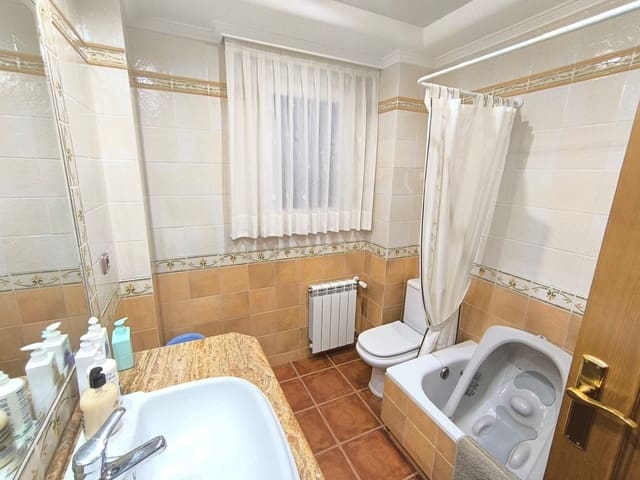 5 bedroom Villa for sale in Yecla with pool garage - € 480,000 (Ref: 9183203)