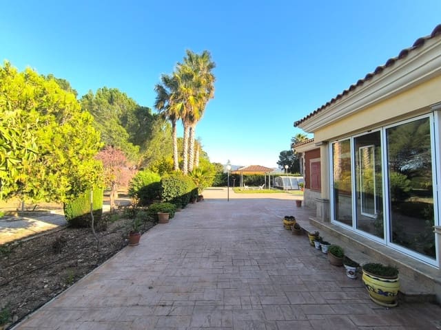 5 soverom Villa til salgs i Yecla med svømmebasseng garasje - € 480 000 (Ref: 9183203)