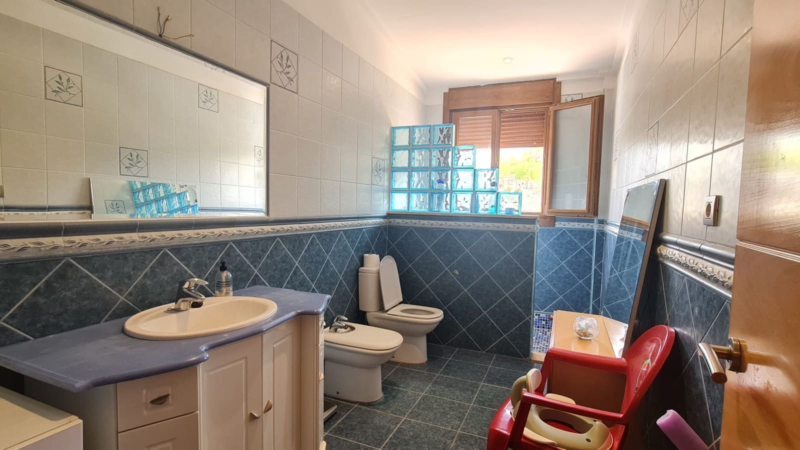 4 makuuhuone Huvila myytävänä paikassa Petrel / Petrer mukana uima-altaan 
autotalli - 479 995 € (Ref: 9194722)