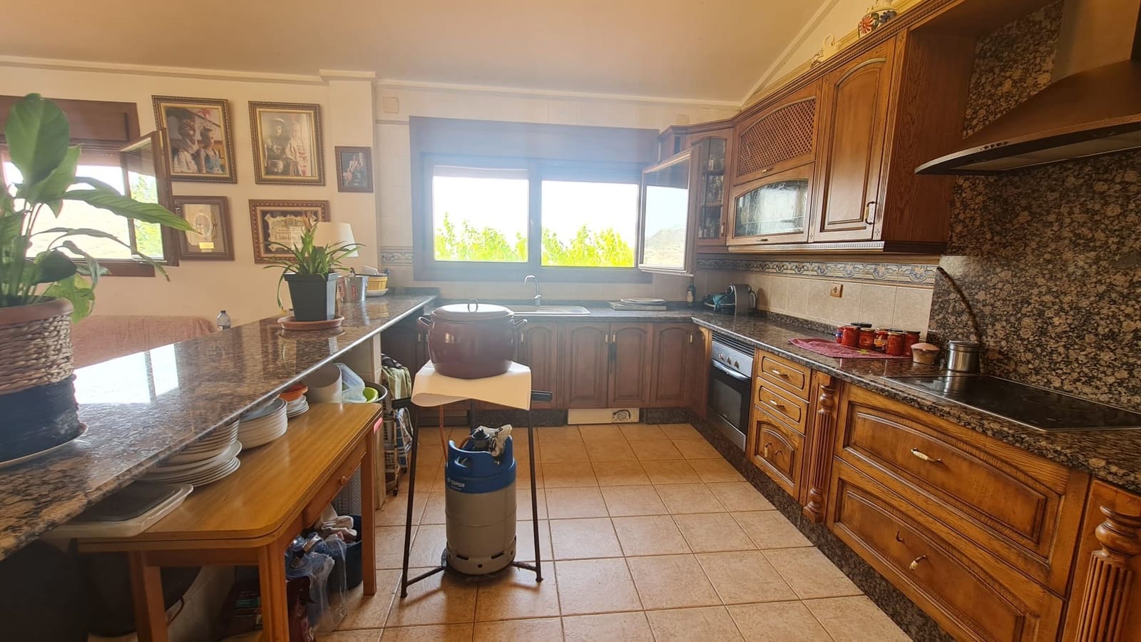 4 makuuhuone Huvila myytävänä paikassa Petrel / Petrer mukana uima-altaan 
autotalli - 479 995 € (Ref: 9194722)