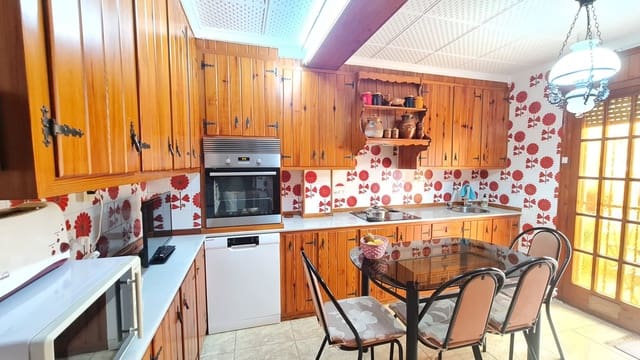 4 soverom Hus til salgs i Elda med garasje - € 450 000 (Ref: 9198698)