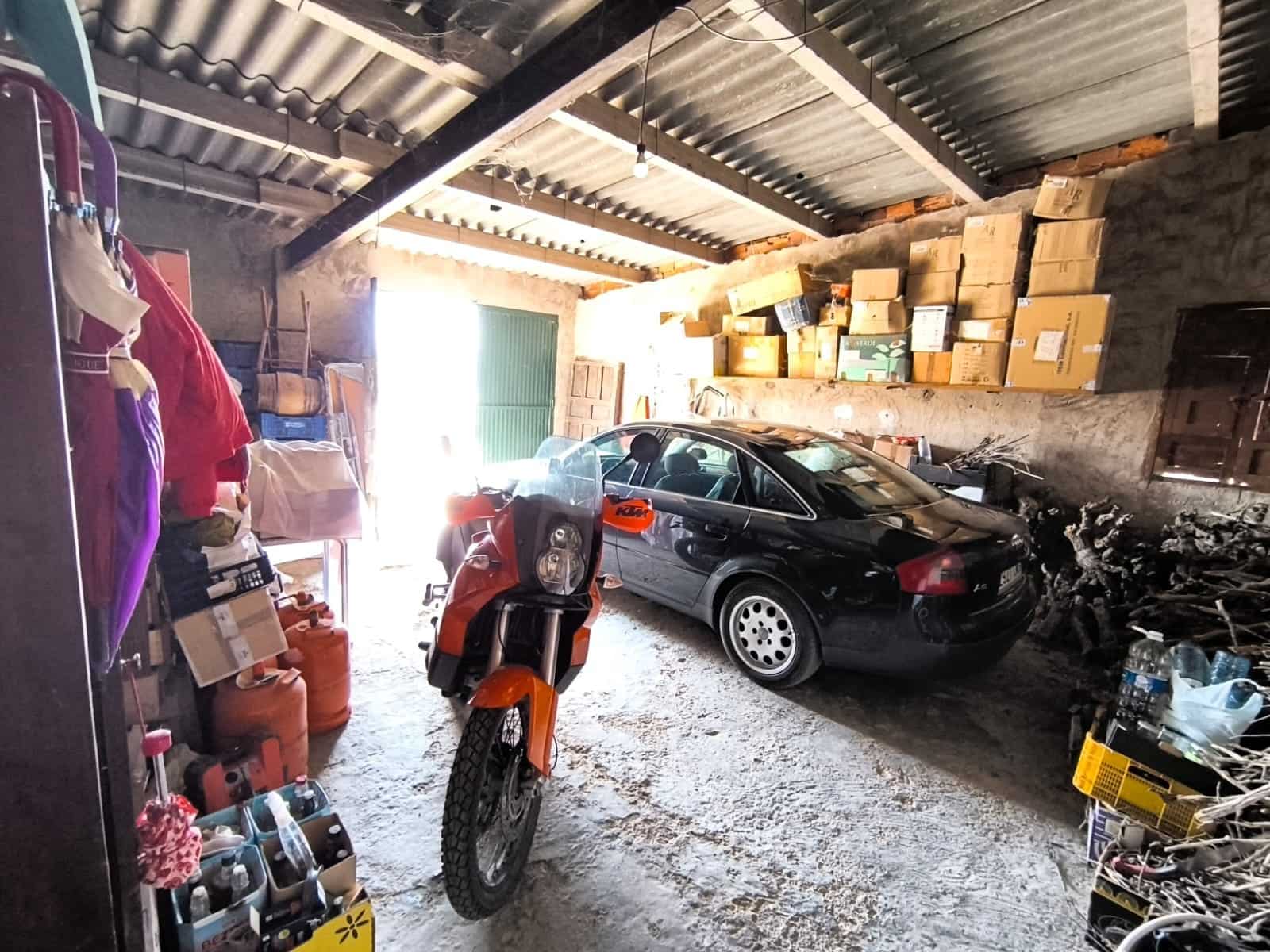 5 slaapkamer Finca/Landhuis te koop in Pinoso met garage - € 129.990 (Ref: 9207341)