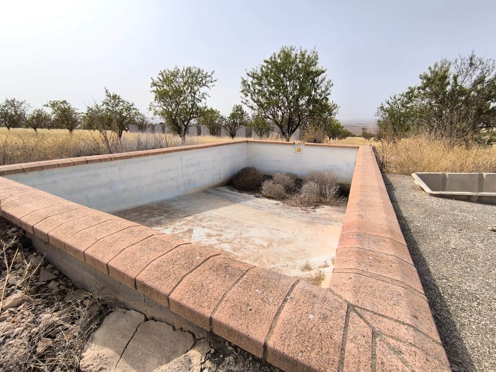 Grunde uden byggetilladelser til salg i Yecla - € 39.995 (Ref: 9216942)