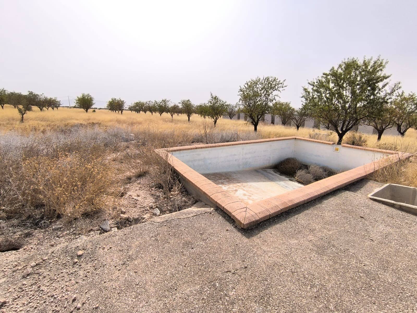 Grunde uden byggetilladelser til salg i Yecla - € 39.995 (Ref: 9216942)