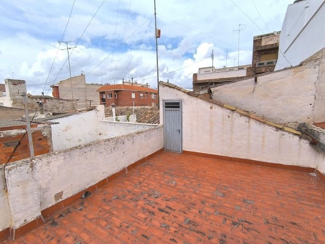 6 bedroom Townhouse for sale in Yecla with garage - € 88,000 (Ref: 9246201)
