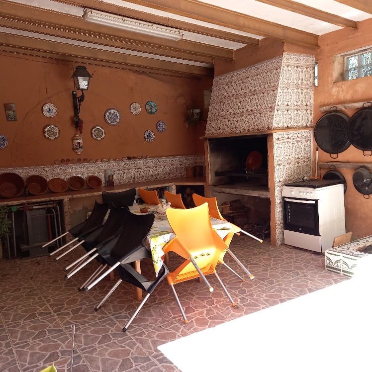 6 bedroom Villa for sale in Monovar / Monover with pool garage - € 250,000 (Ref: 9255826)