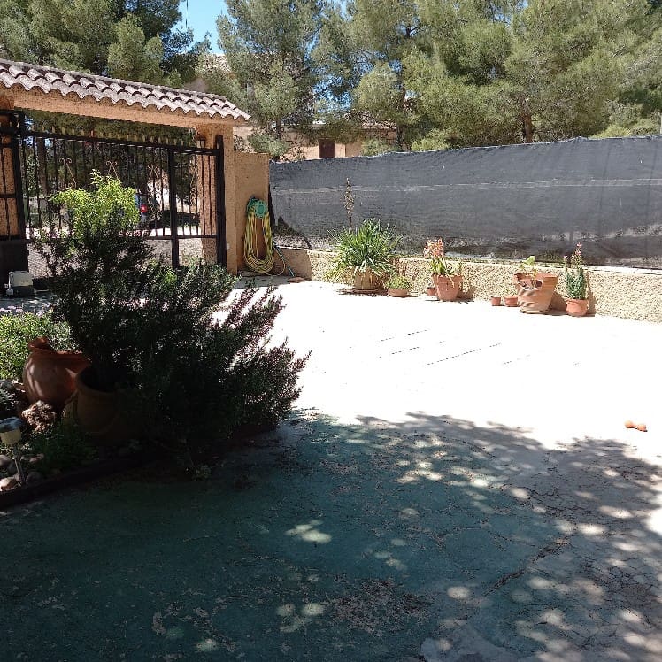 6 bedroom Villa for sale in Monovar / Monover with pool garage - € 250,000 (Ref: 9255826)