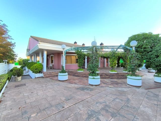 6 bedroom Villa for sale in Caudete with garage - € 499,000 (Ref: 9293934)