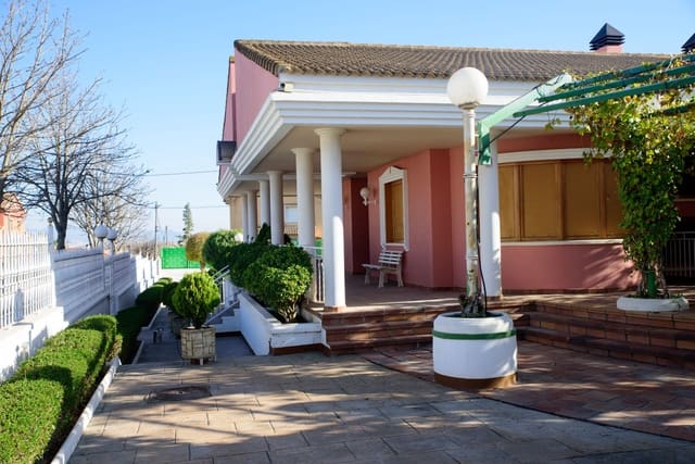 6 bedroom Villa for sale in Caudete with garage - € 499,000 (Ref: 9293934)