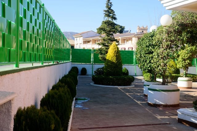 6 bedroom Villa for sale in Caudete with garage - € 499,000 (Ref: 9293934)