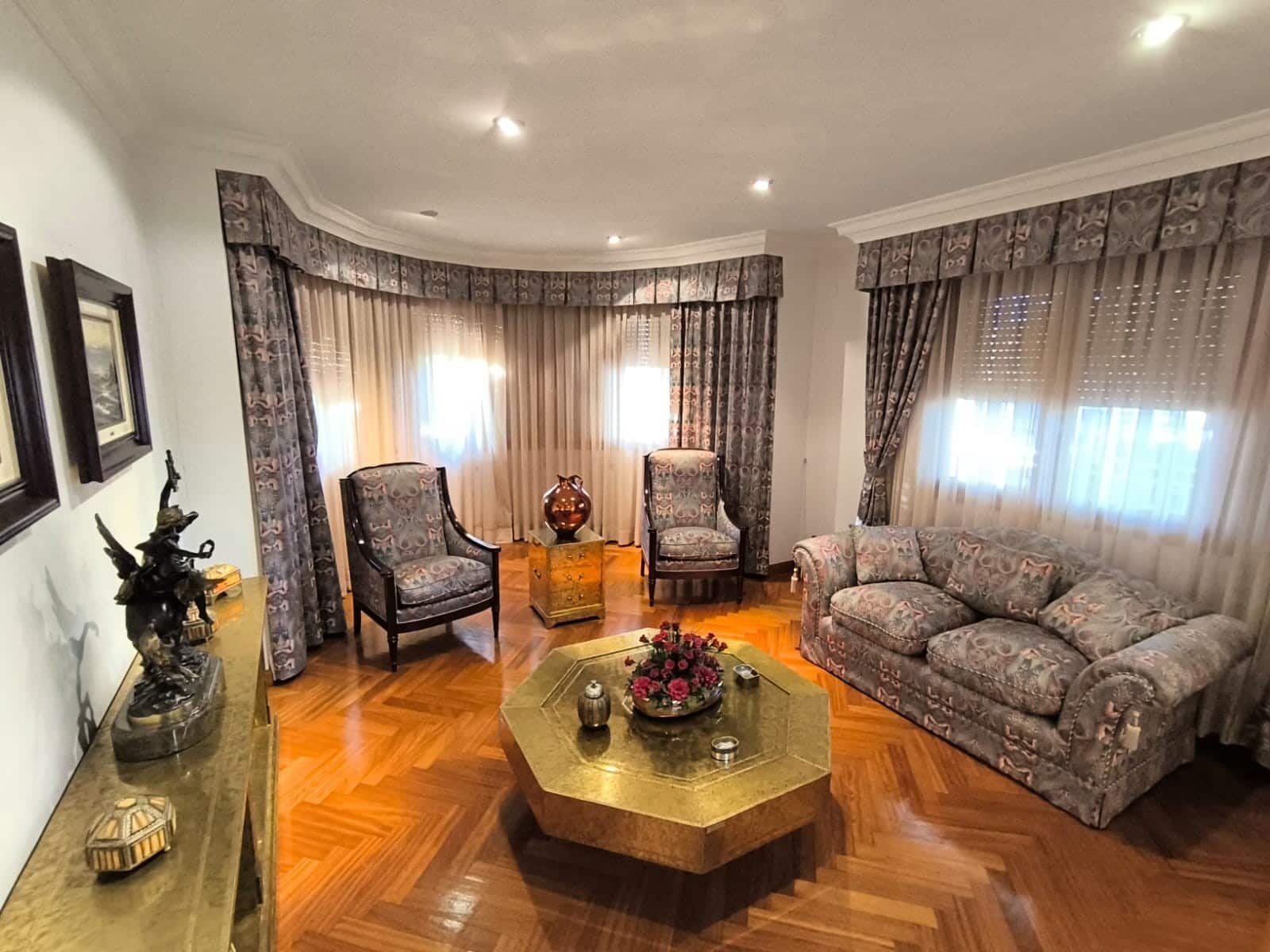 Chalet de 6 habitaciones en Caudete en venta con garaje - 499.000 € (Ref: 9293934)