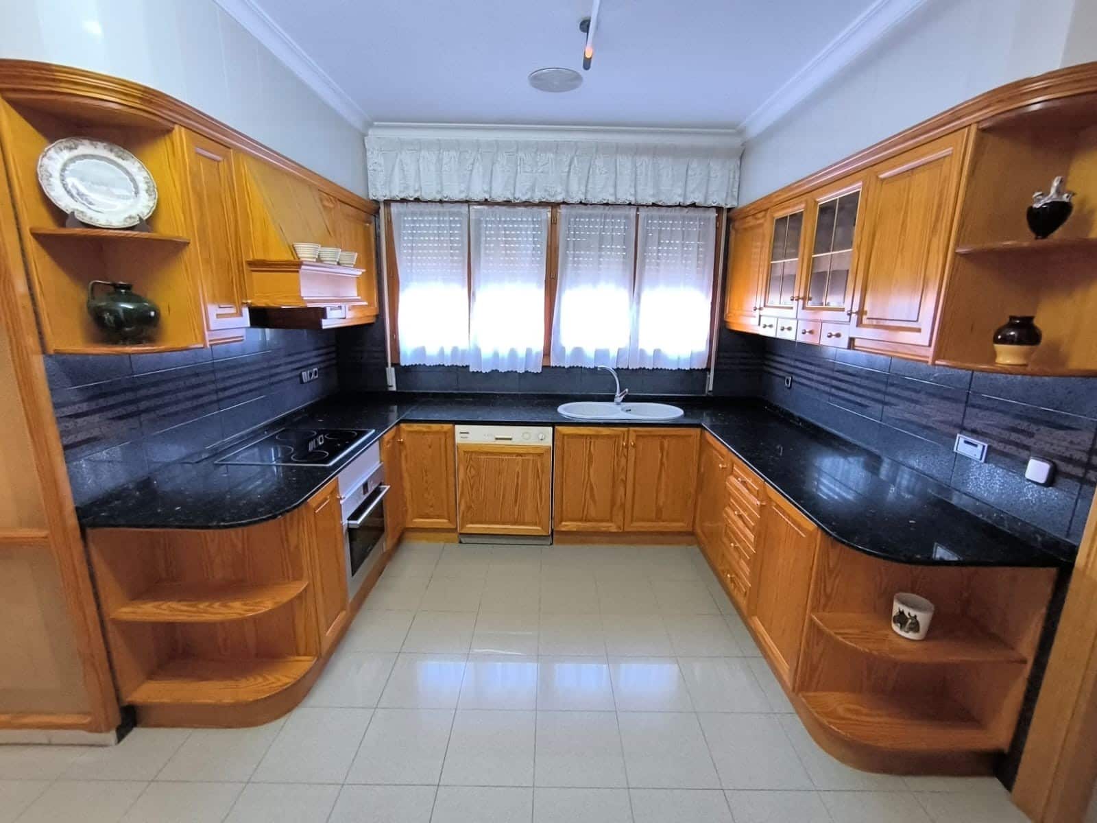 Chalet de 6 habitaciones en Caudete en venta con garaje - 499.000 € (Ref: 9293934)