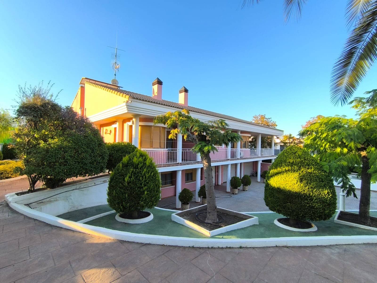 Chalet de 6 habitaciones en Caudete en venta con garaje - 499.000 € (Ref: 9293934)