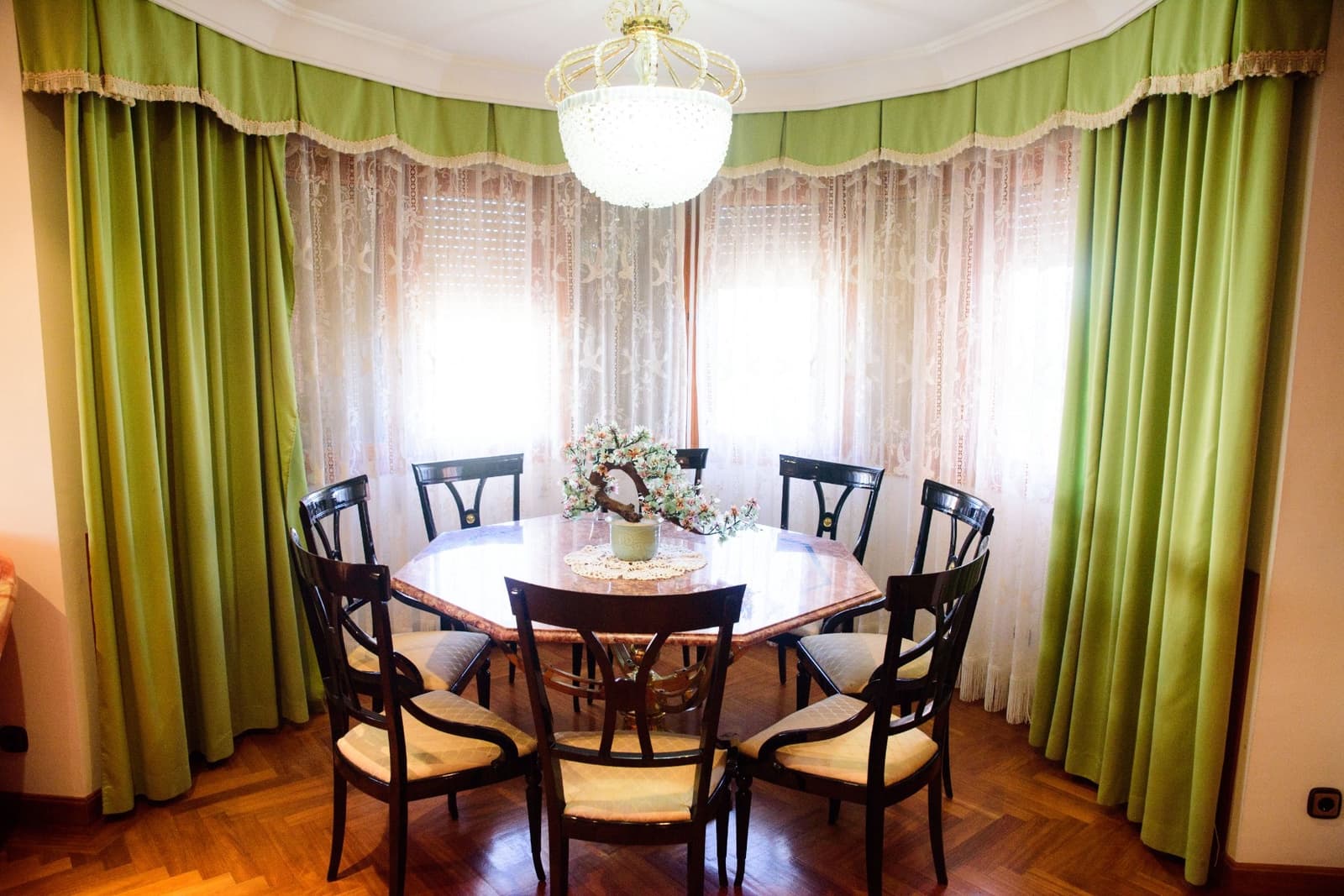 Chalet de 6 habitaciones en Caudete en venta con garaje - 499.000 € (Ref: 9293934)