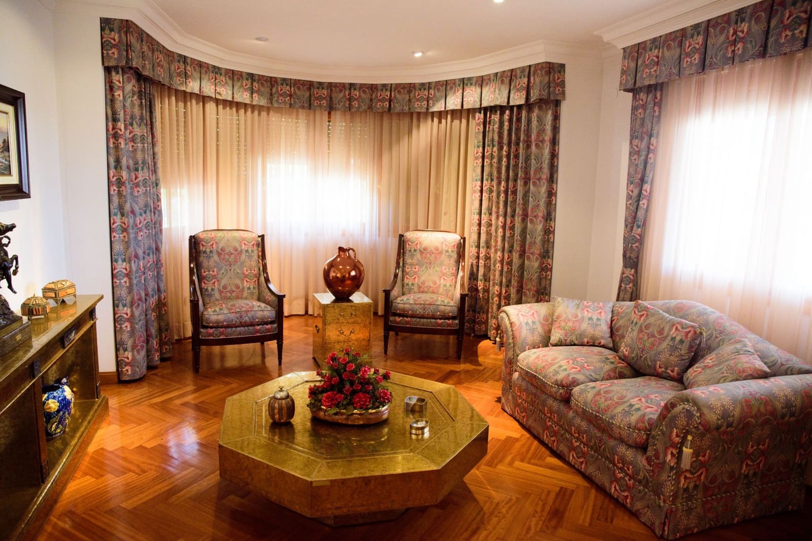 Chalet de 6 habitaciones en Caudete en venta con garaje - 499.000 € (Ref: 9293934)