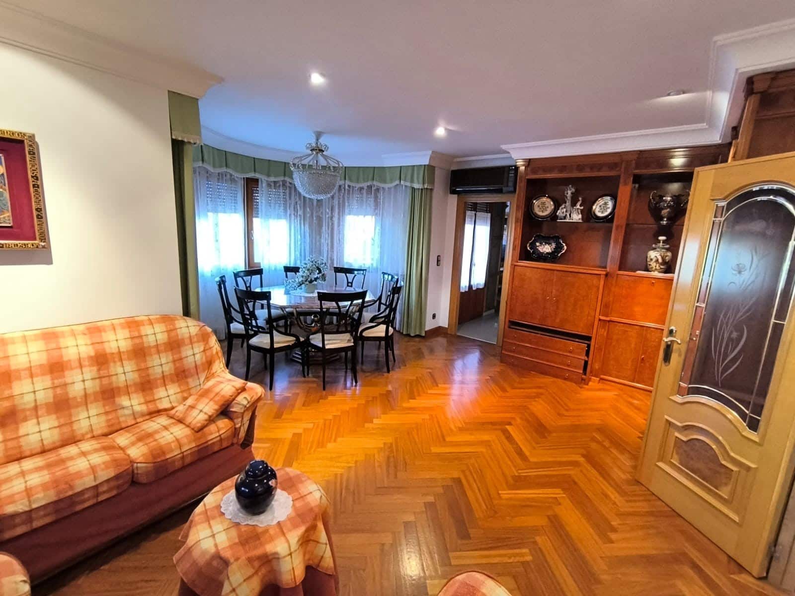 Chalet de 6 habitaciones en Caudete en venta con garaje - 499.000 € (Ref: 9293934)