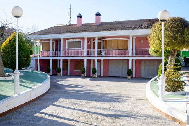 6 chambre Villa/Maison à vendre à Caudete avec garage - 499 000 € (Ref: 9293934)