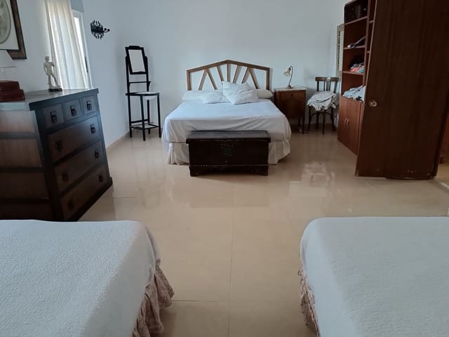 6 chambre Finca/Maison de Campagne à vendre à Yecla avec piscine garage - 130 000 € (Ref: 9301497)