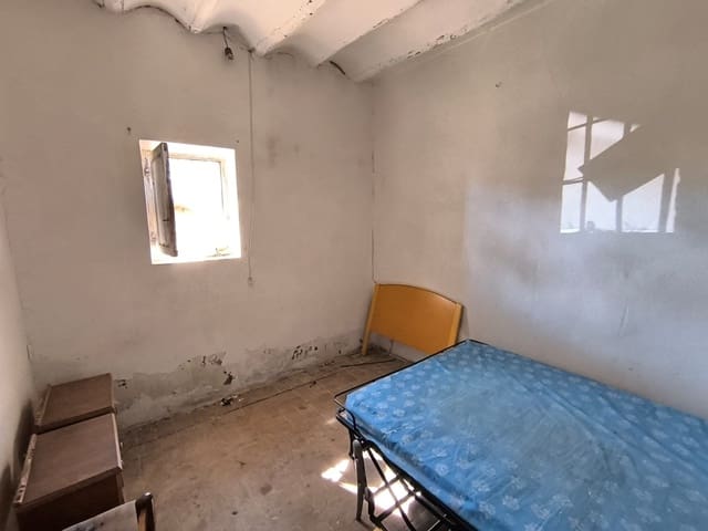 4 slaapkamer Finca/Landhuis te koop in Caudete met zwembad garage - € 160.000 (Ref: 9301779)