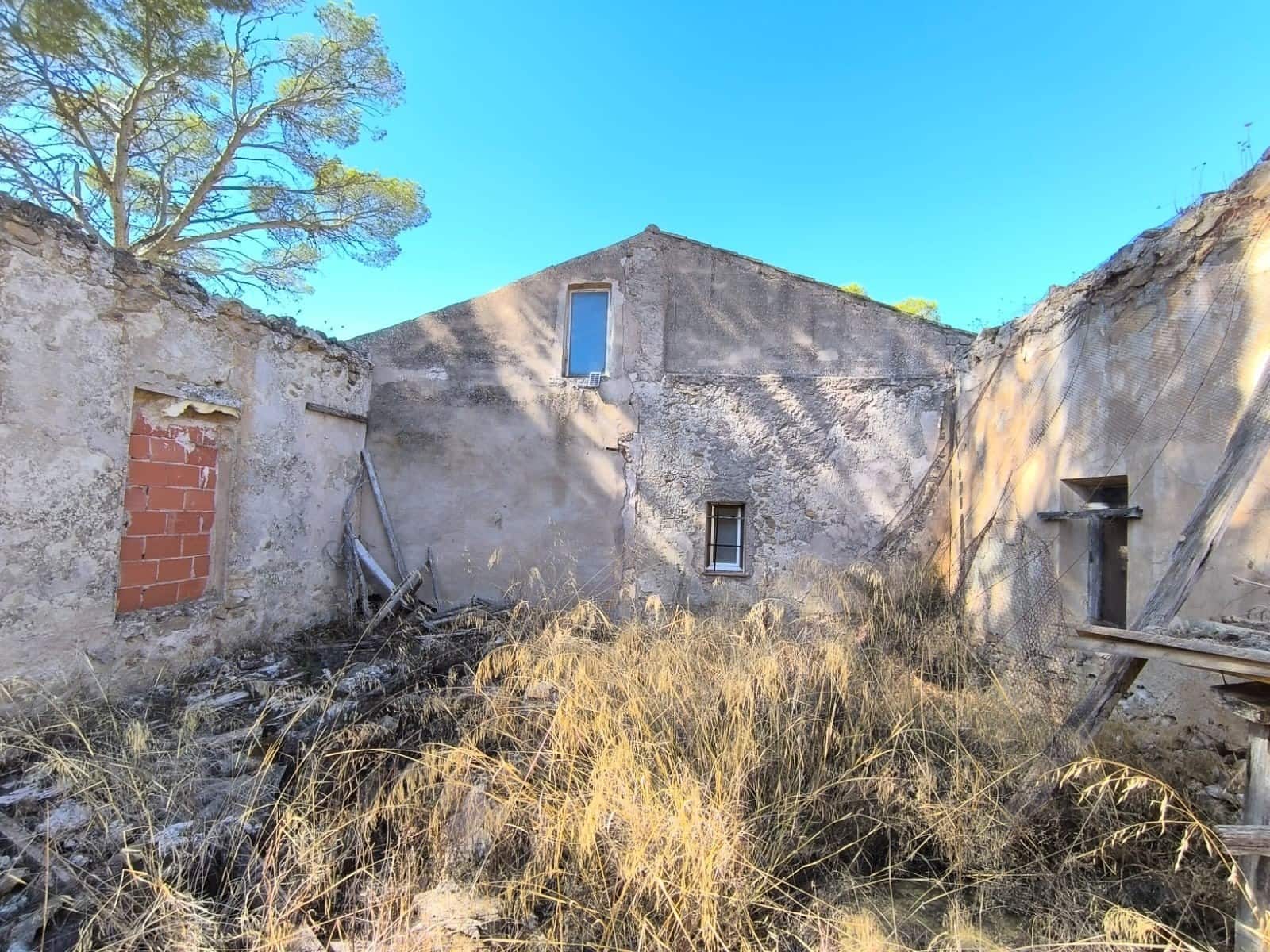 4 soverom Finca/Herregård til salgs i Caudete med svømmebasseng garasje - € 160 000 (Ref: 9301779)