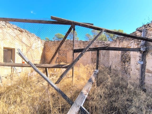 4 slaapkamer Finca/Landhuis te koop in Caudete met zwembad garage - € 160.000 (Ref: 9301779)